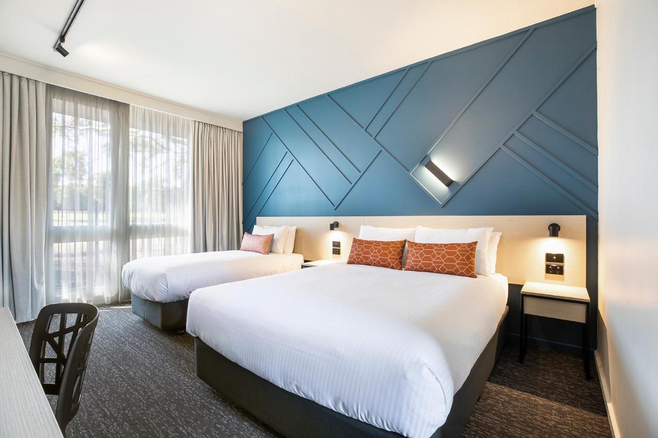 Nightcap At Sandown Park Hotel Noble Park Buitenkant foto