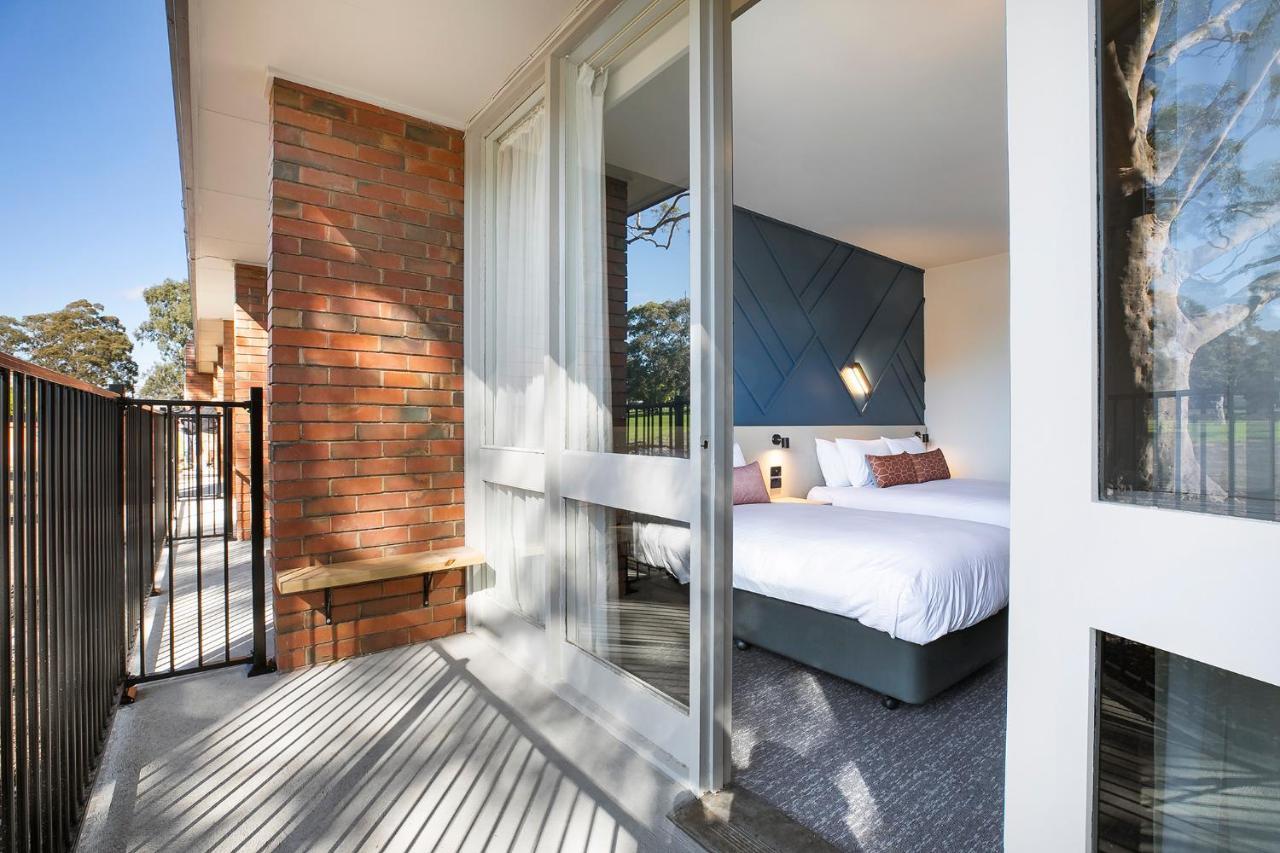 Nightcap At Sandown Park Hotel Noble Park Buitenkant foto