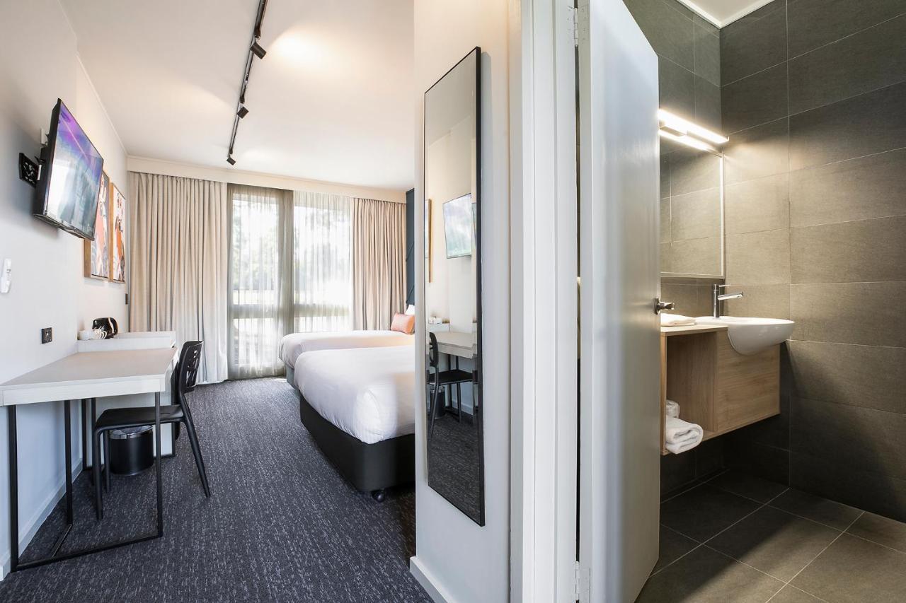 Nightcap At Sandown Park Hotel Noble Park Buitenkant foto