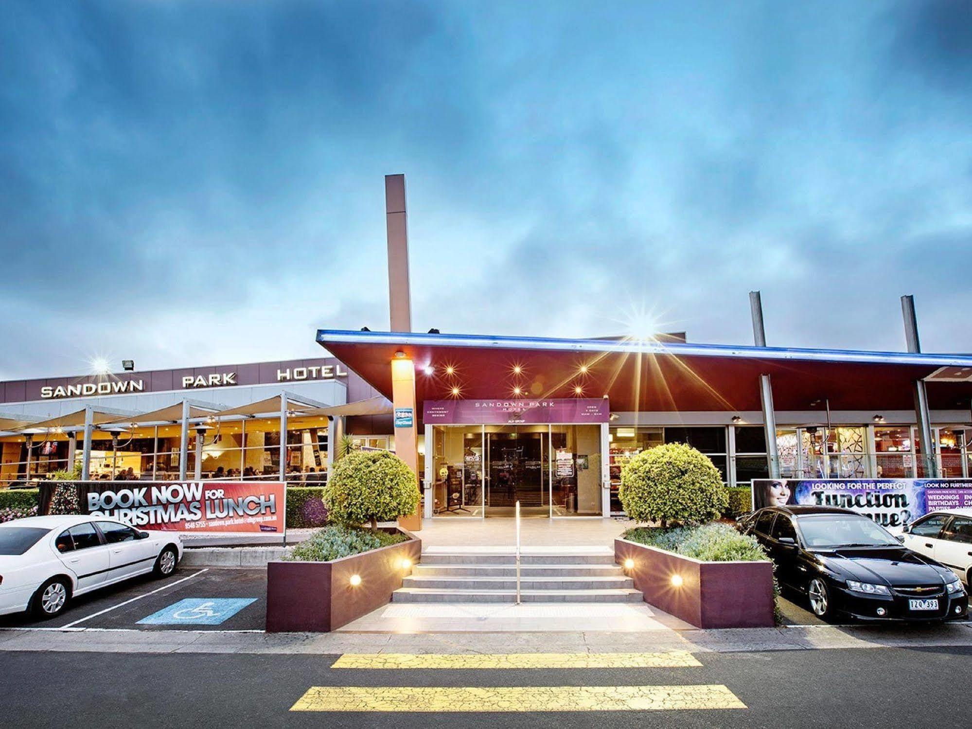 Nightcap At Sandown Park Hotel Noble Park Buitenkant foto