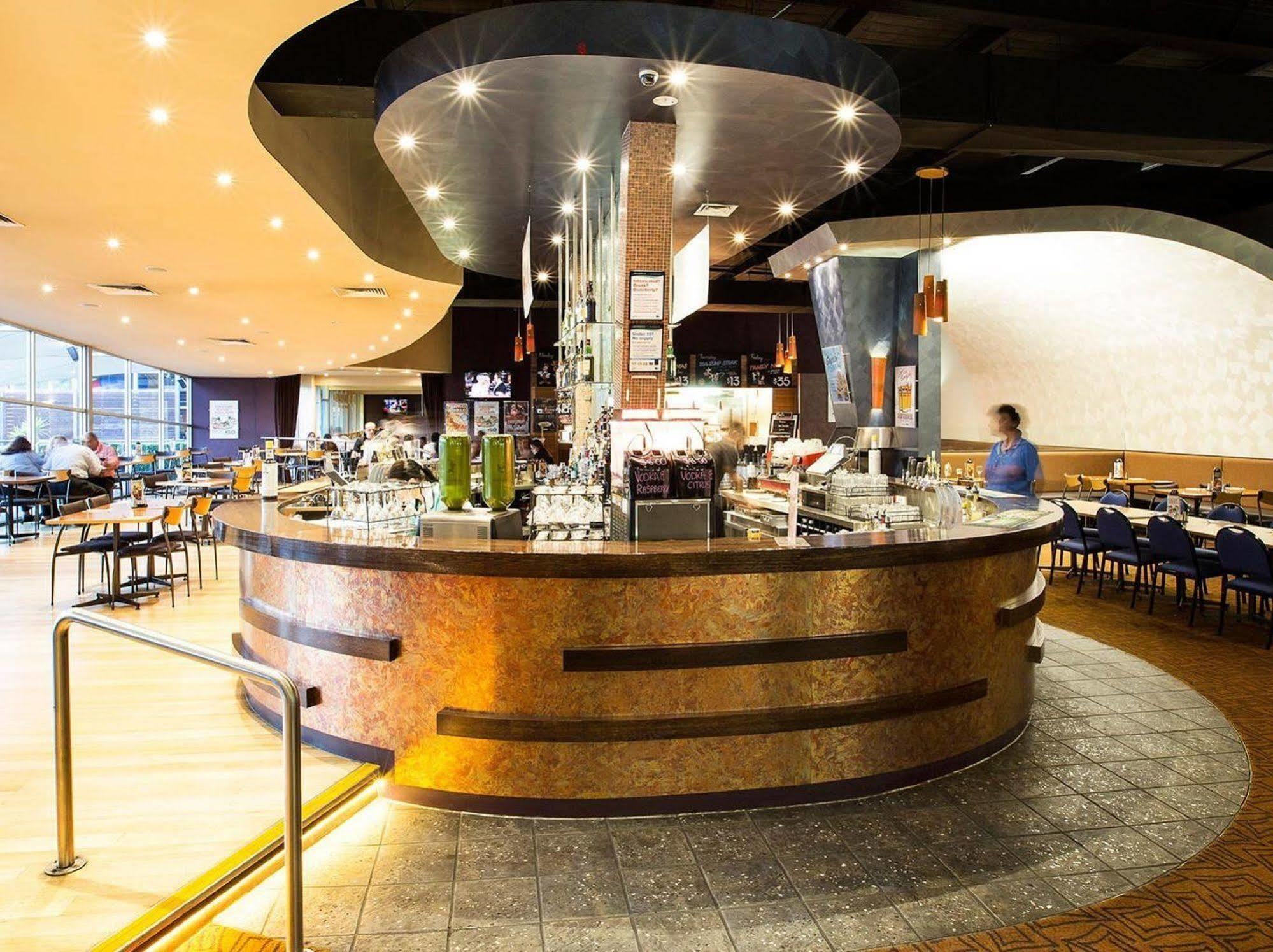 Nightcap At Sandown Park Hotel Noble Park Buitenkant foto