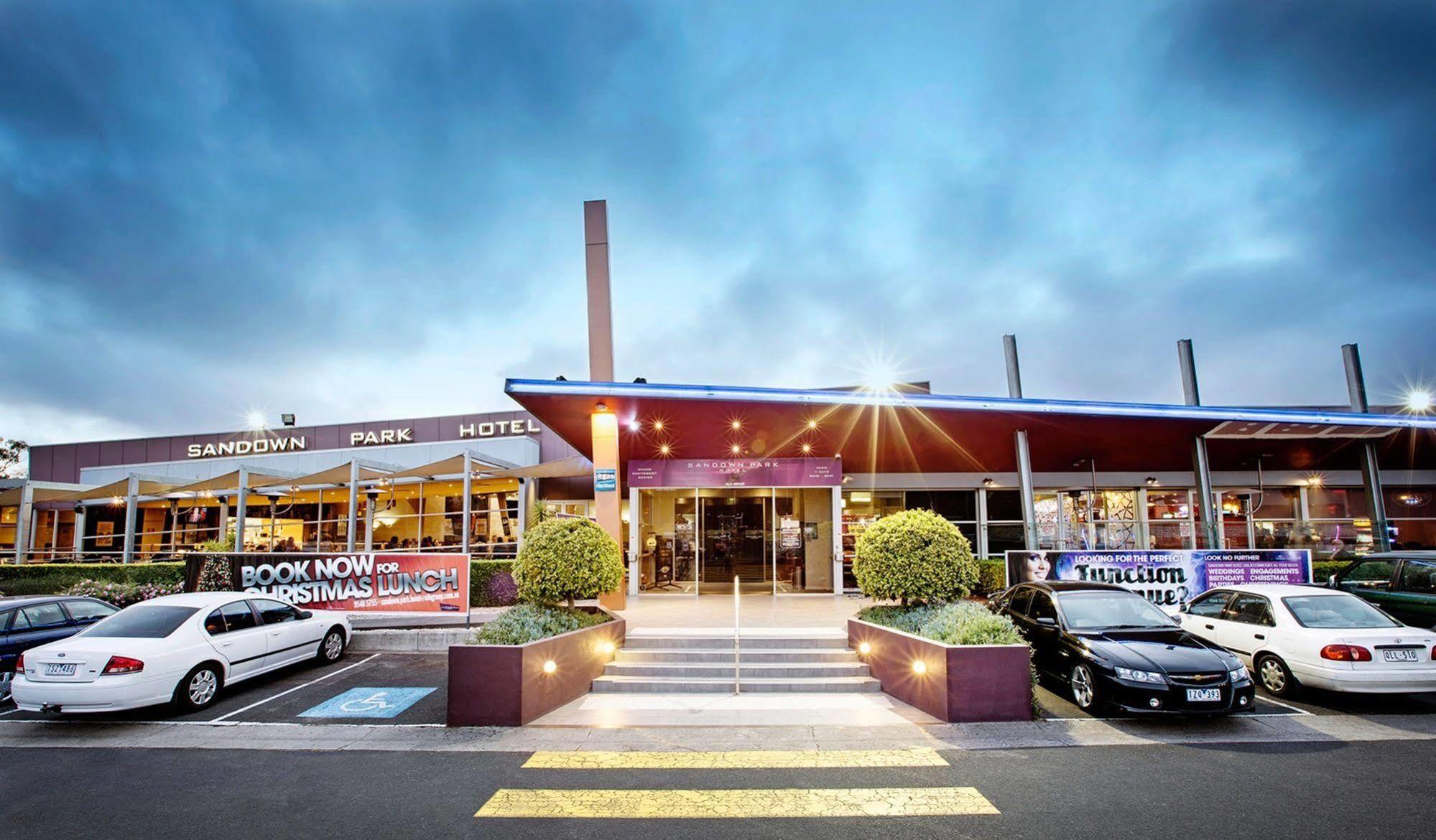 Nightcap At Sandown Park Hotel Noble Park Buitenkant foto